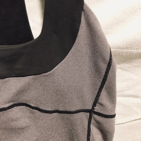Lululemon Sport Tank Top Size 6 Built In Bra Racerback - Picture 4 of 16